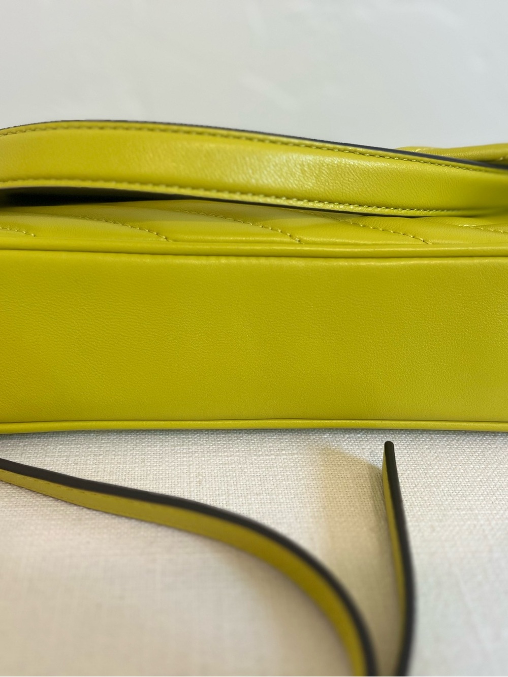 Tory Burch Island Chartreuse Quilted Kira Shoulder Bag with Gold Logo NWOT 🌷 - Picture 5 of 6